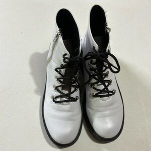 Very cute white ankle boots